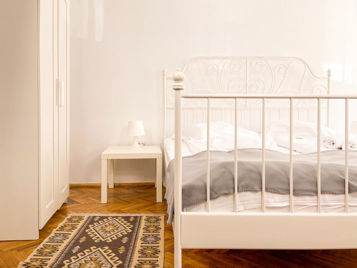 White Moon Apartment Brasov Exterior photo